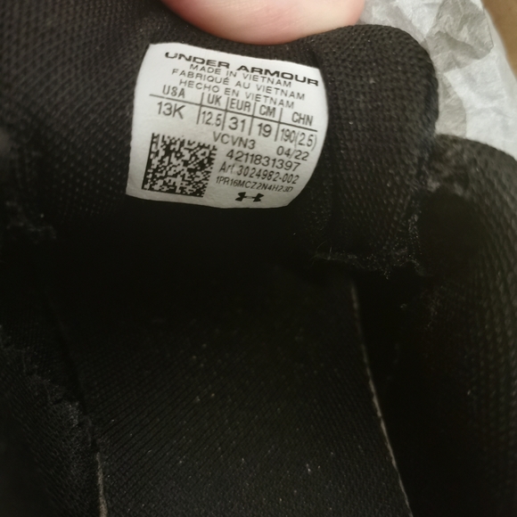 Under Armour kids shoes - Picture 5 of 6